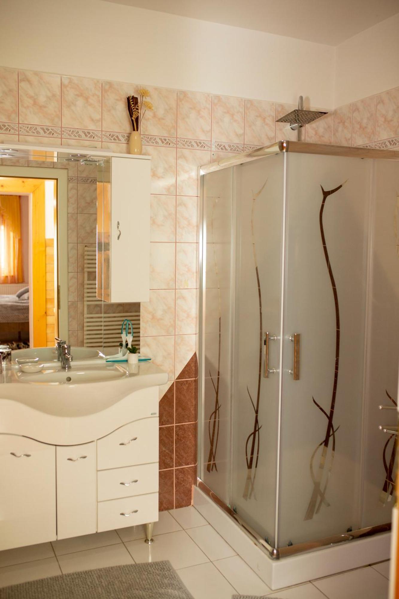 Huerkecz Apartmanhaz Hévíz المظهر الخارجي الصورة