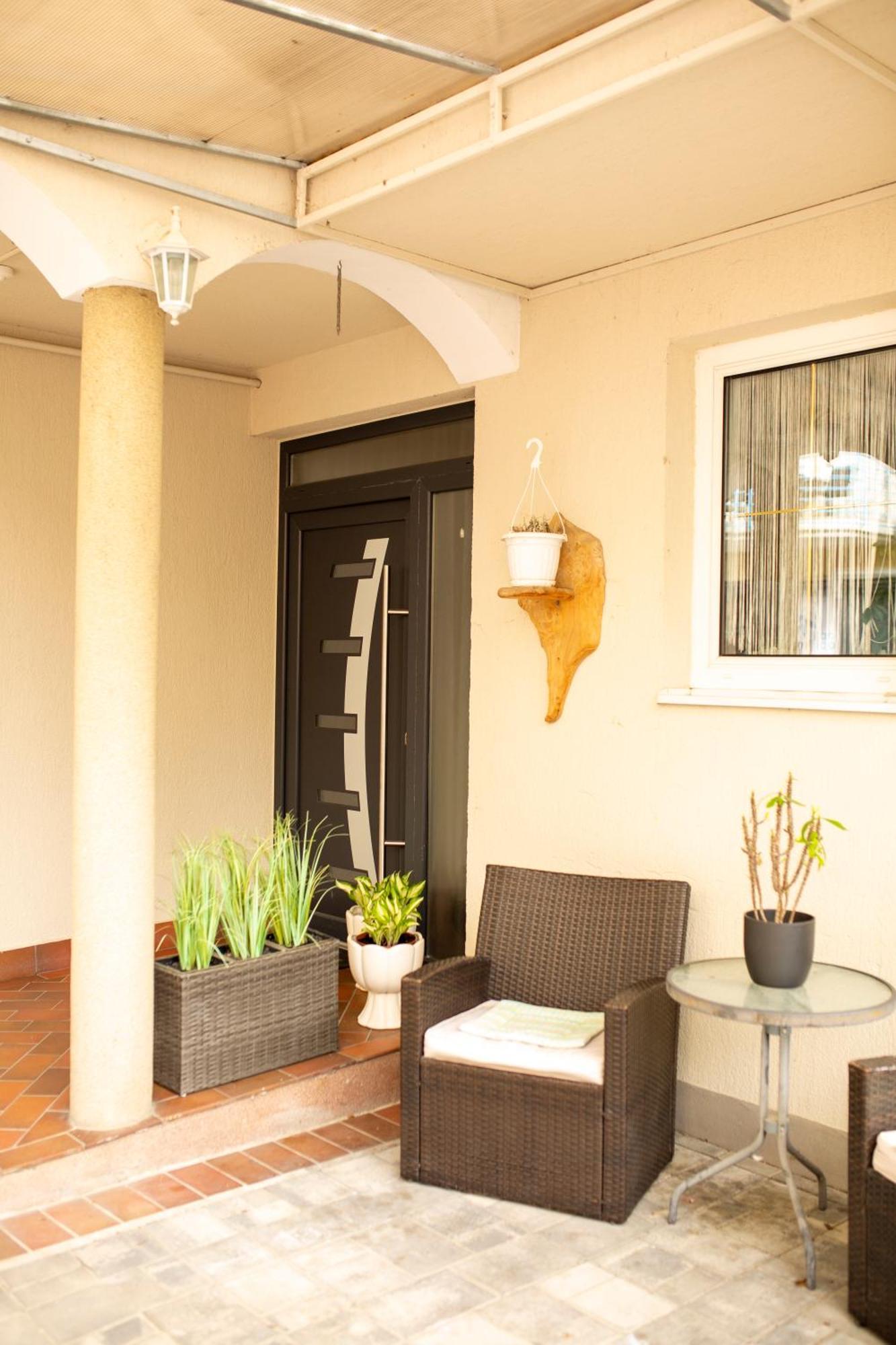 Huerkecz Apartmanhaz Hévíz المظهر الخارجي الصورة