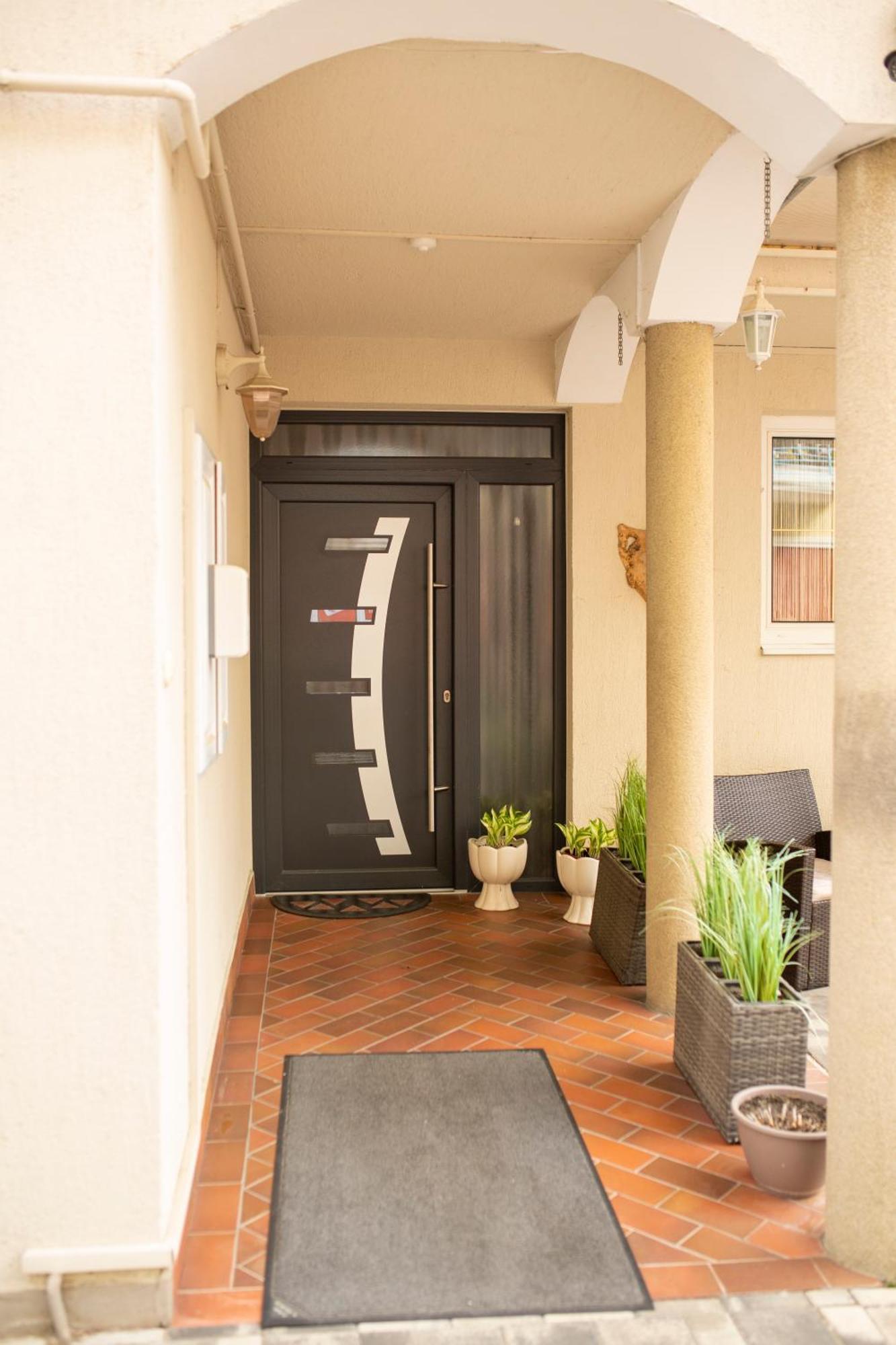 Huerkecz Apartmanhaz Hévíz المظهر الخارجي الصورة