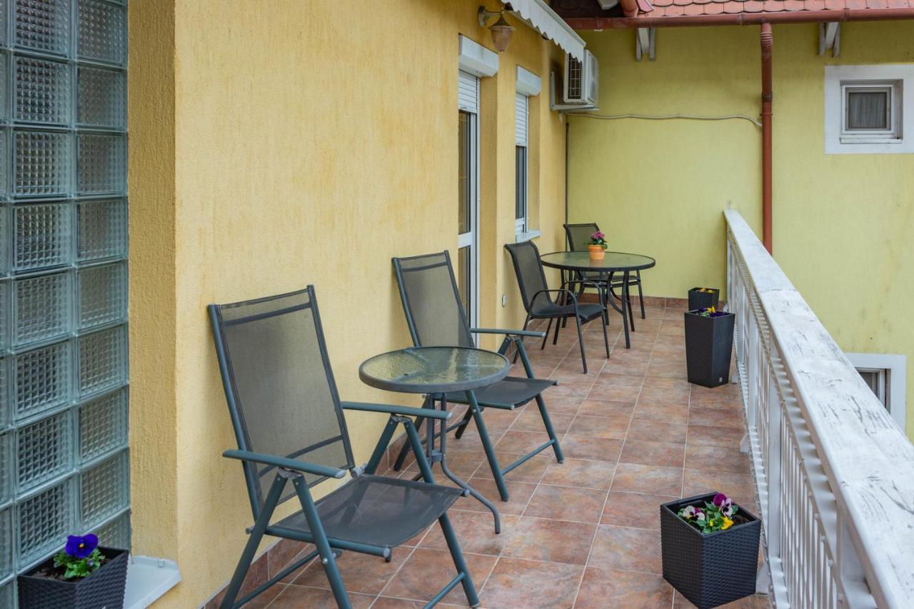 Huerkecz Apartmanhaz Hévíz المظهر الخارجي الصورة