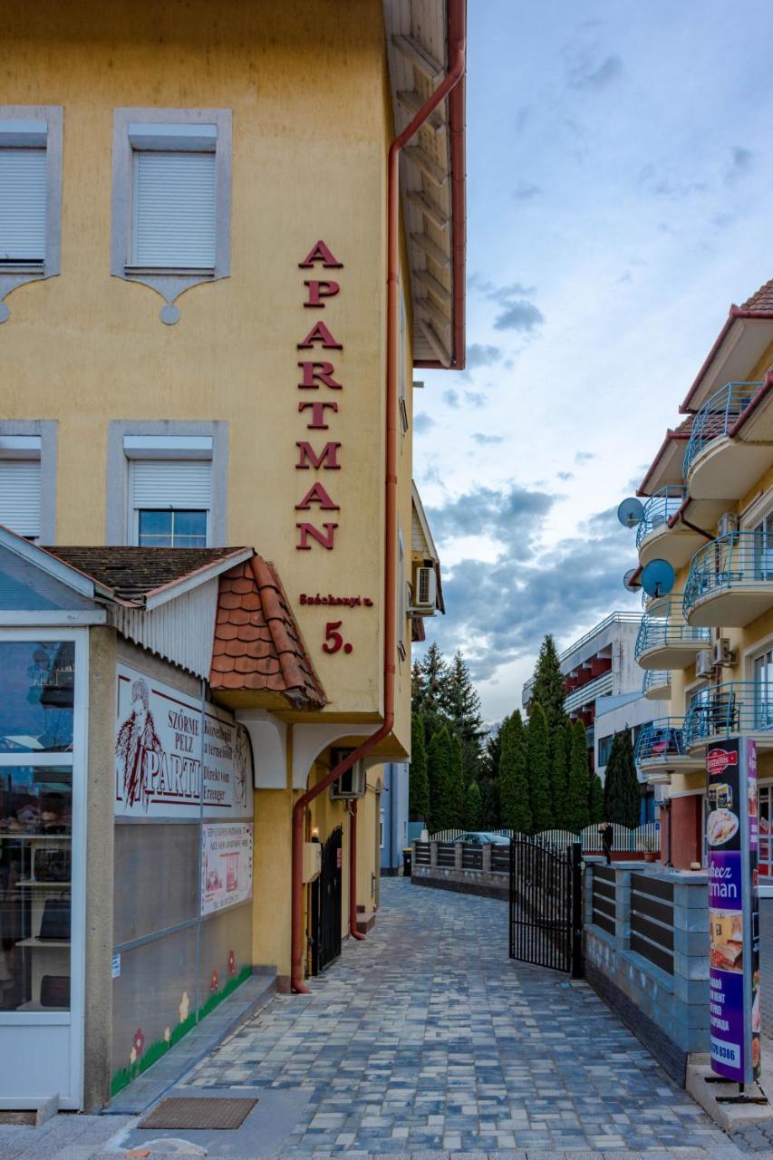 Huerkecz Apartmanhaz Hévíz المظهر الخارجي الصورة