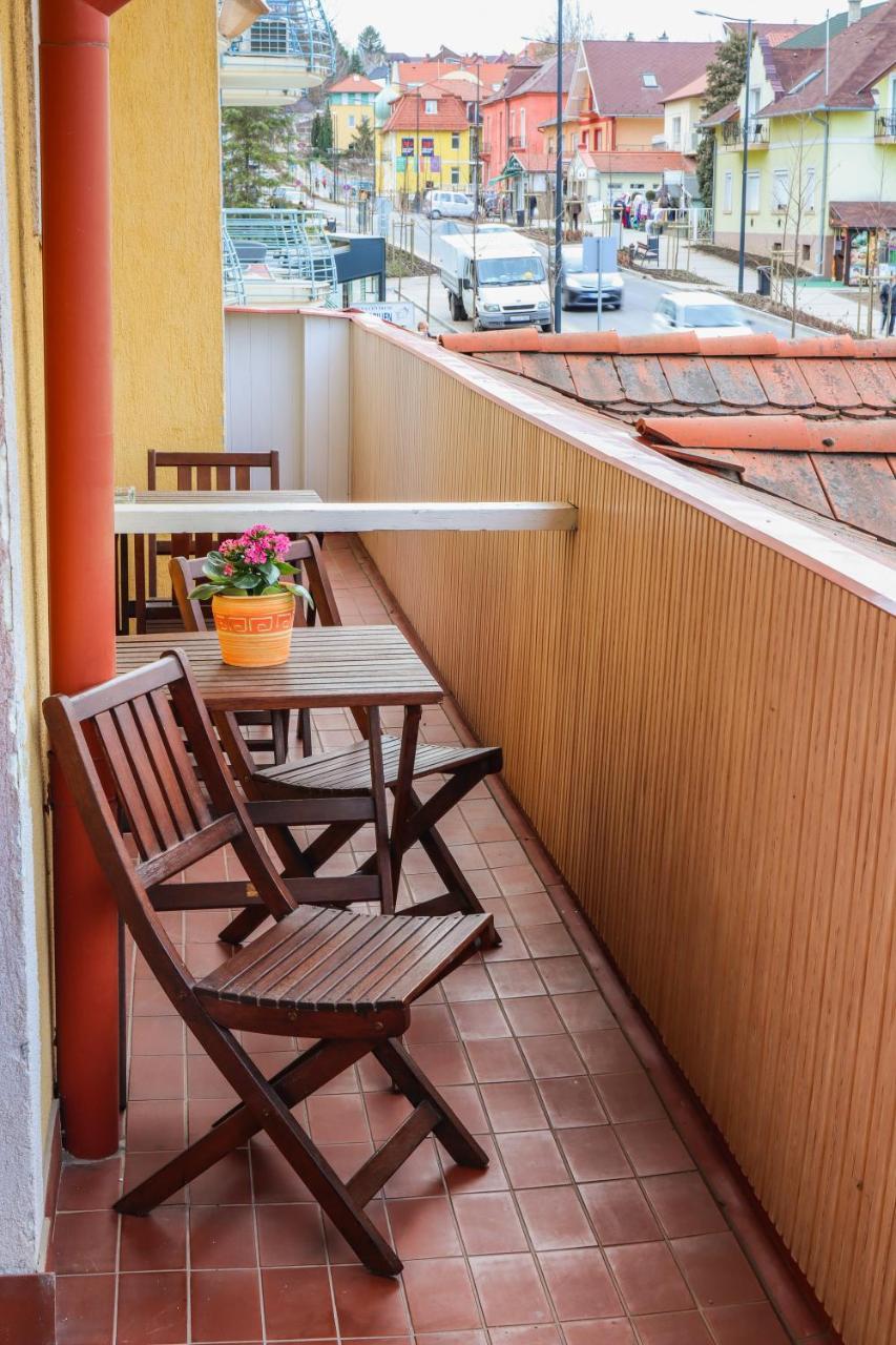 Huerkecz Apartmanhaz Hévíz المظهر الخارجي الصورة
